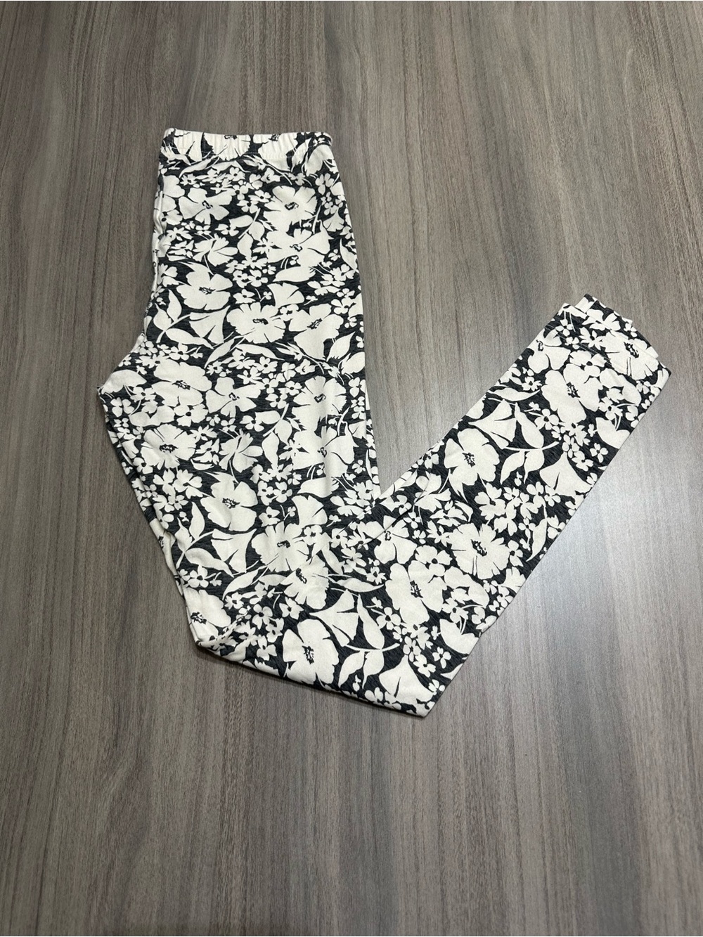 OLD NAVY FLORAL PRINT LEGGINGS SIZE SMALL